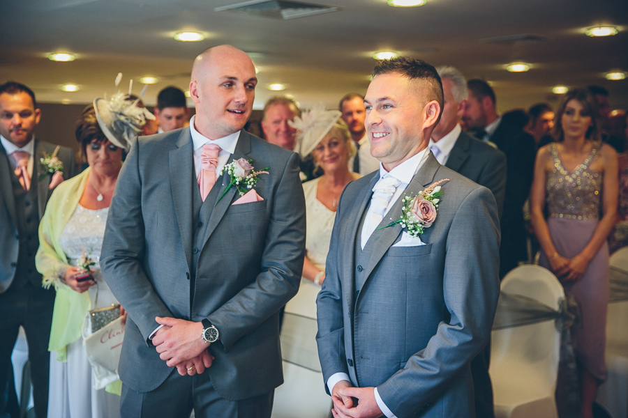 groom and best man photos